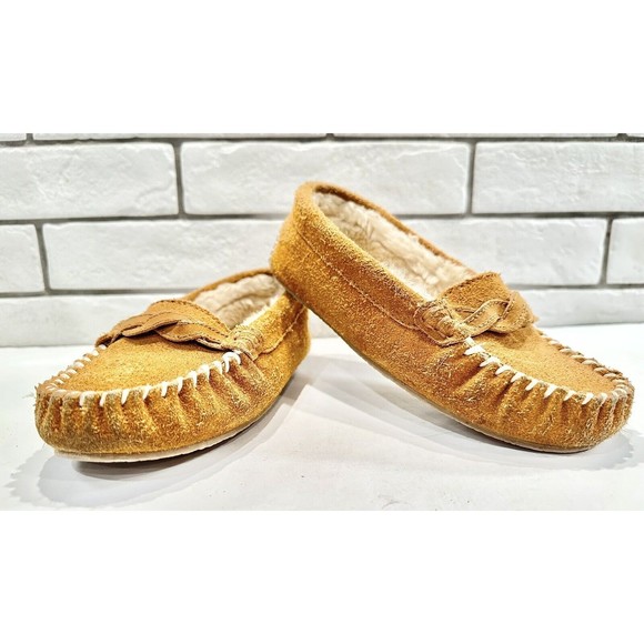Minnetonka woman size 5M‎ brown leather upper slipper with fury lining - Picture 1 of 11